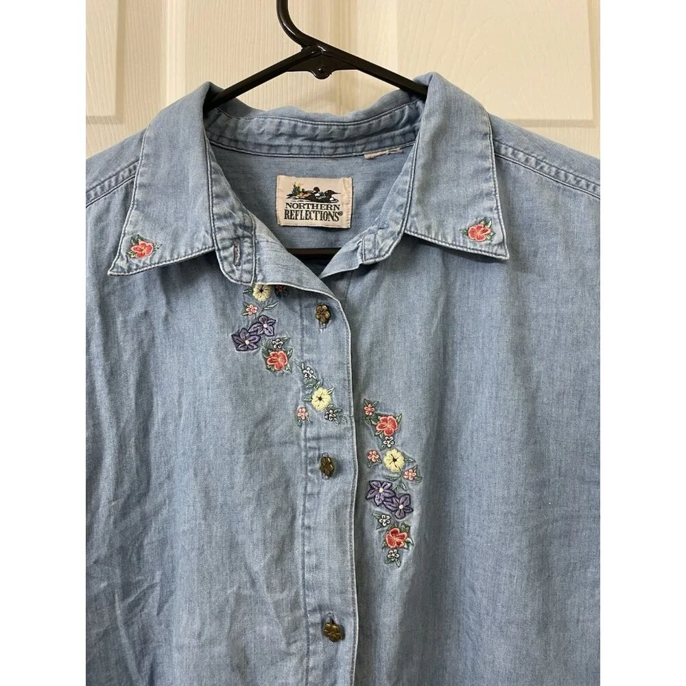 Cottagecore Floral Embroidered Denim Button Shirt Medium Vintage 90’s Mom Granny - Picture 3 of 7